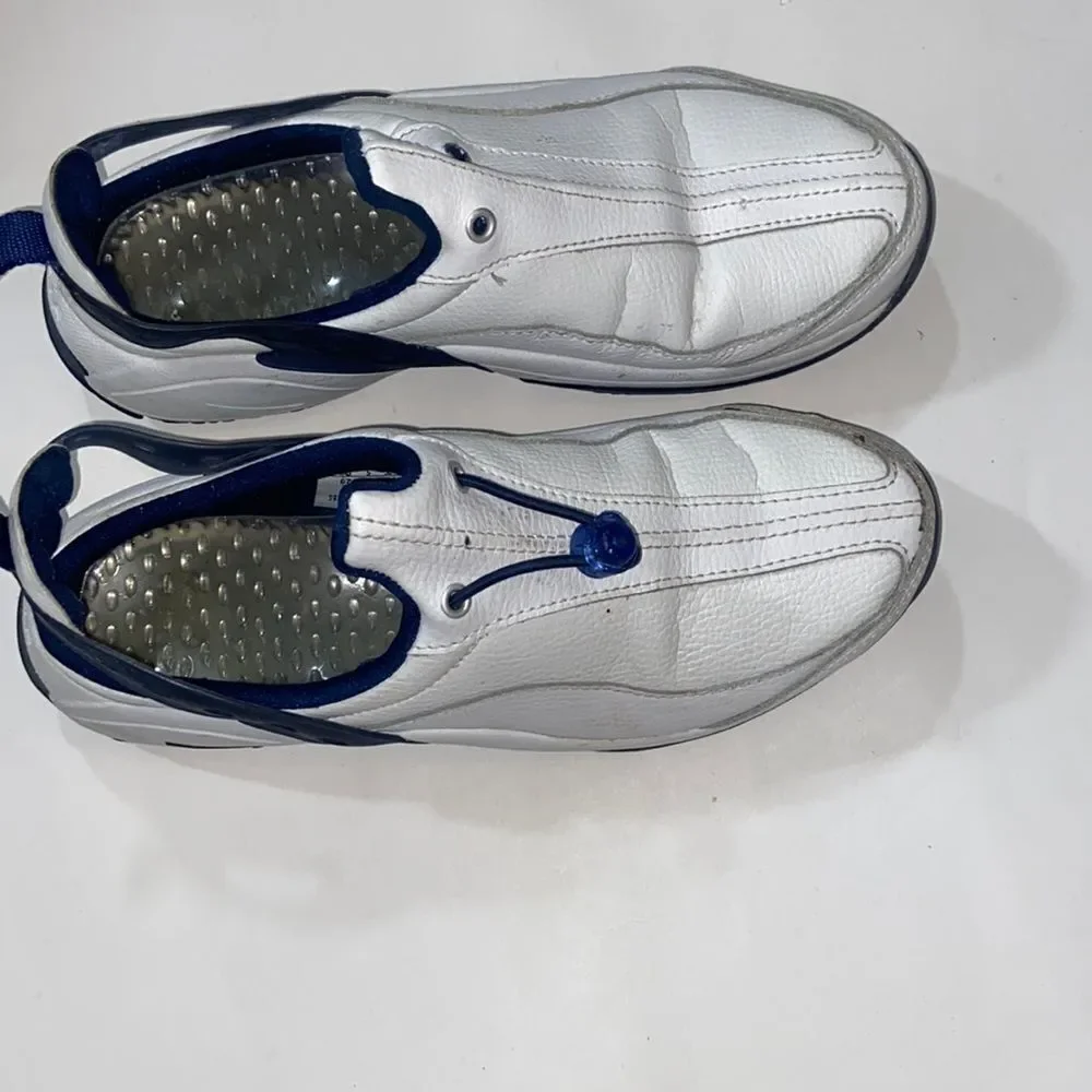 Vintage Y2K Nike Woman Shoes Size 7.5